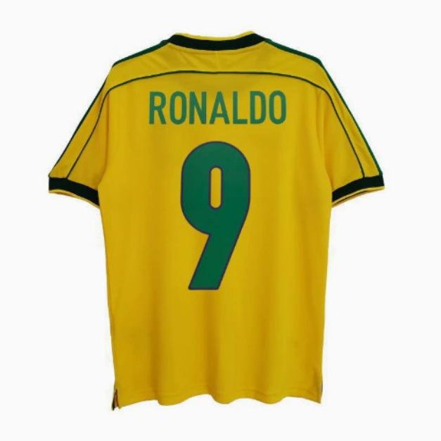 2002 Weltmeisterschaft Brasilien Retro Fußballtrikot: Carlos #6, Ronaldo #9, #11 und Ball Bekleidung. Small yellow