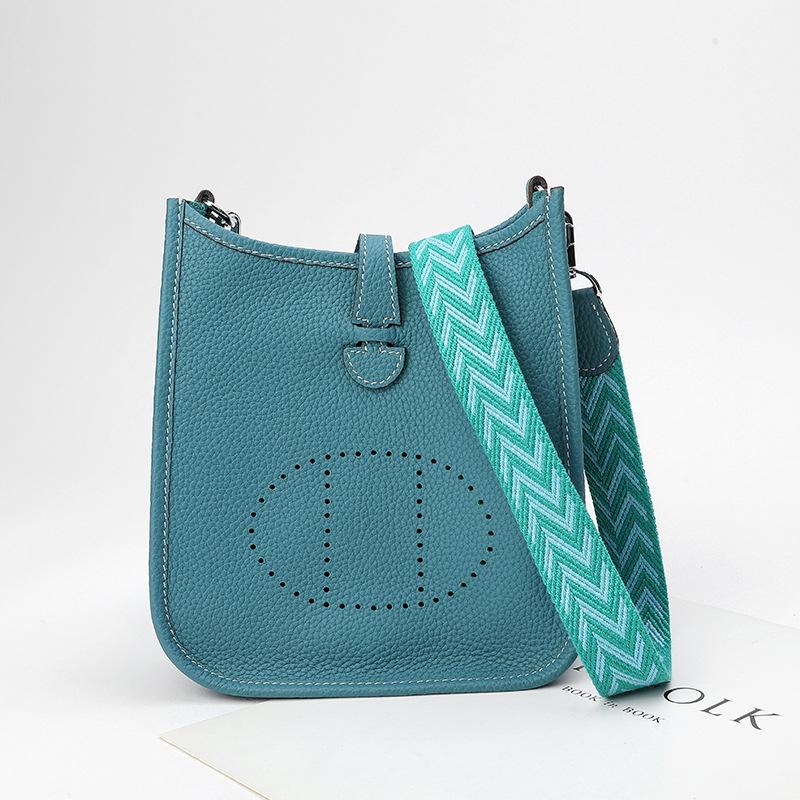 Fabrikgroßhandel erste Schicht Rindsleder Eimer Tasche Damen Tasche Litschi Muster Hohl Einzel Schulter Crossbody Tasche Hohl Design 22x9x23cm denim-blau