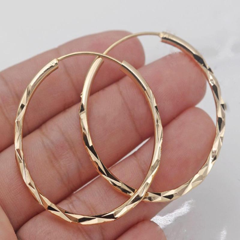 Neue Hip Hop Zubehör Baby Brief Frauen Große Ring Ohrringe Einfache Gold Party Geschenk gold