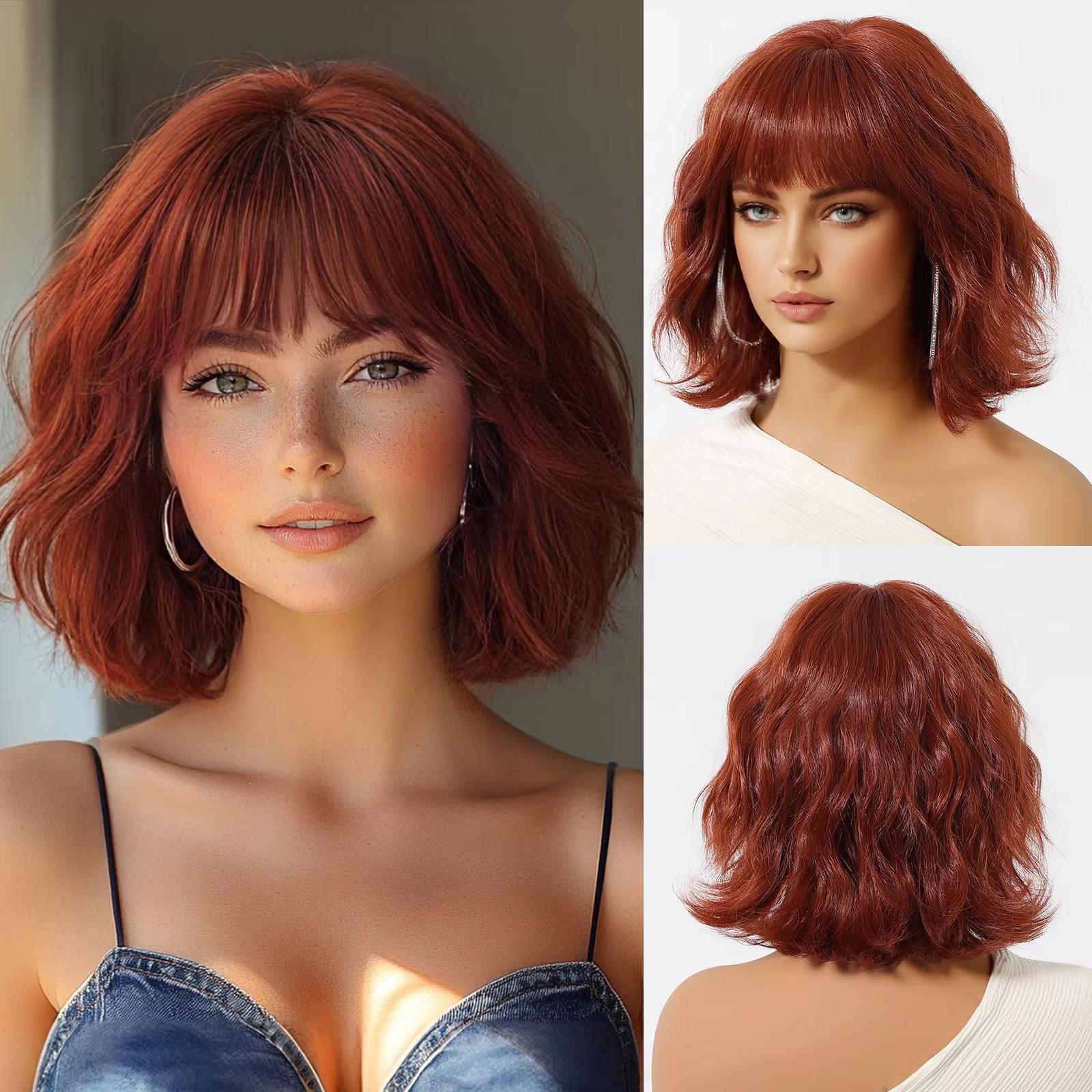 ALAN EATON Auburn Synthetische Perücken mit Pony Kurze Gewellte Perücke Rotbraunes Lockiges Haar für Party Cosplay Hitzebeständige Faserperücke white