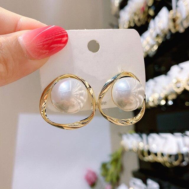 Geometrische simulierte Perlenohrstecker für Frauen, alle Match-Schmuck, Weihnachtsgeschenke weiß