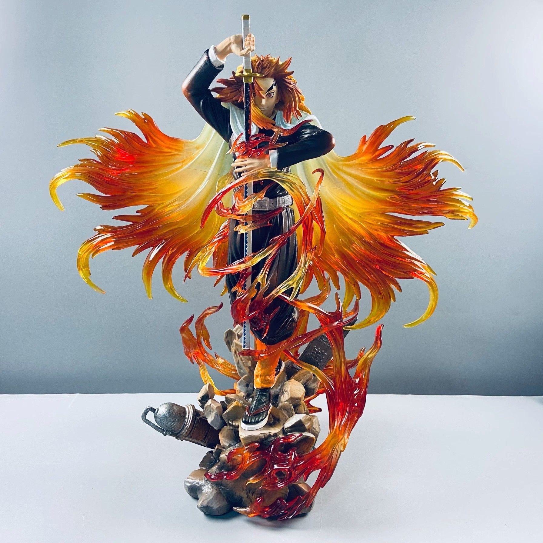 Auf Lager Demon Slayer Figuren Säule der Flamme Purgatorium Engel Figuren Anime Flugzeug Kyojuro Sammel PVC Ornament Spielzeug Schöne Geschenke