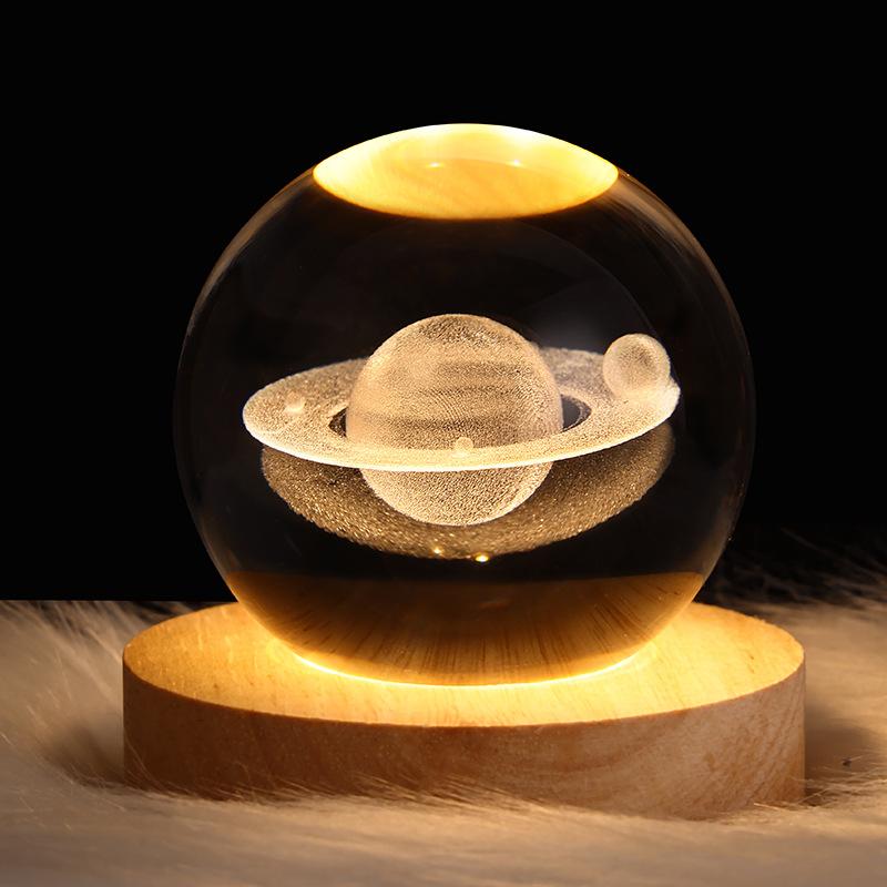 USB Nachtlicht LED Kristallkugel Tischlampe 3D Mond Planet Galaxy Dekor für Zuhause Tischlampe Party Spielzeug für Kinder Erwachsene Weihnachtsgeschenke 8cm*7.5cm