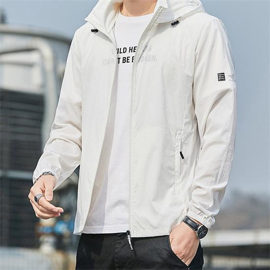 2024 sommer Männlichen Sonnenschutz Haut Mäntel Männer Ultra-Licht Sportswear Mit Kapuze Outwear Herren Windjacke Casual Einfarbig Jacken 3XL weiß