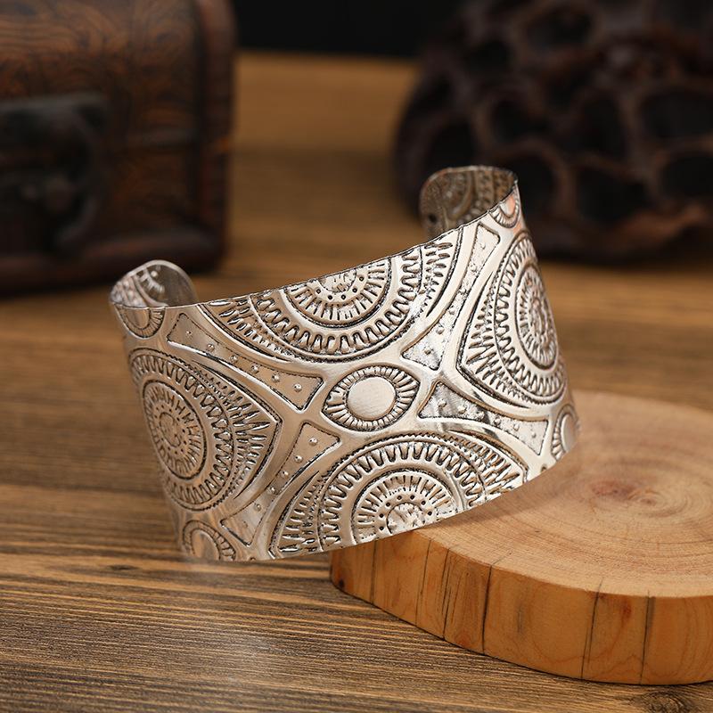 Retro ethnischen Stil Silber breite Version Armband geschnitzt Muster weibliche böhmische Arm Armband tibetische Armband Retro Zubehör silber