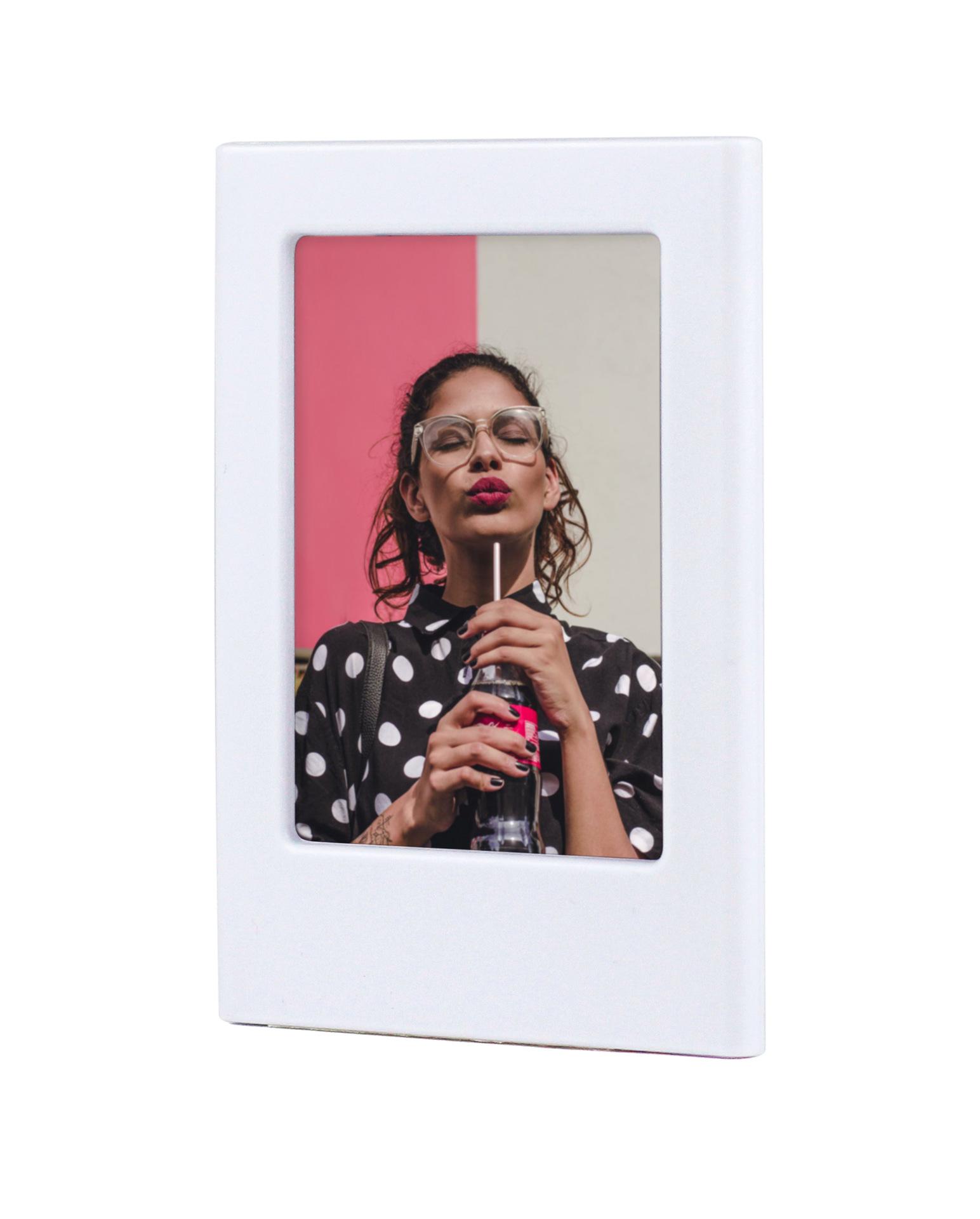 1 Stück 3 Zoll Leerer Fotorahmen Acryl Kühlschrank Magnetischer Rahmen Mini Magnetische Kühlschrank Foto Bilderrahmen Ausstellungsrahmen 1PCS weiß