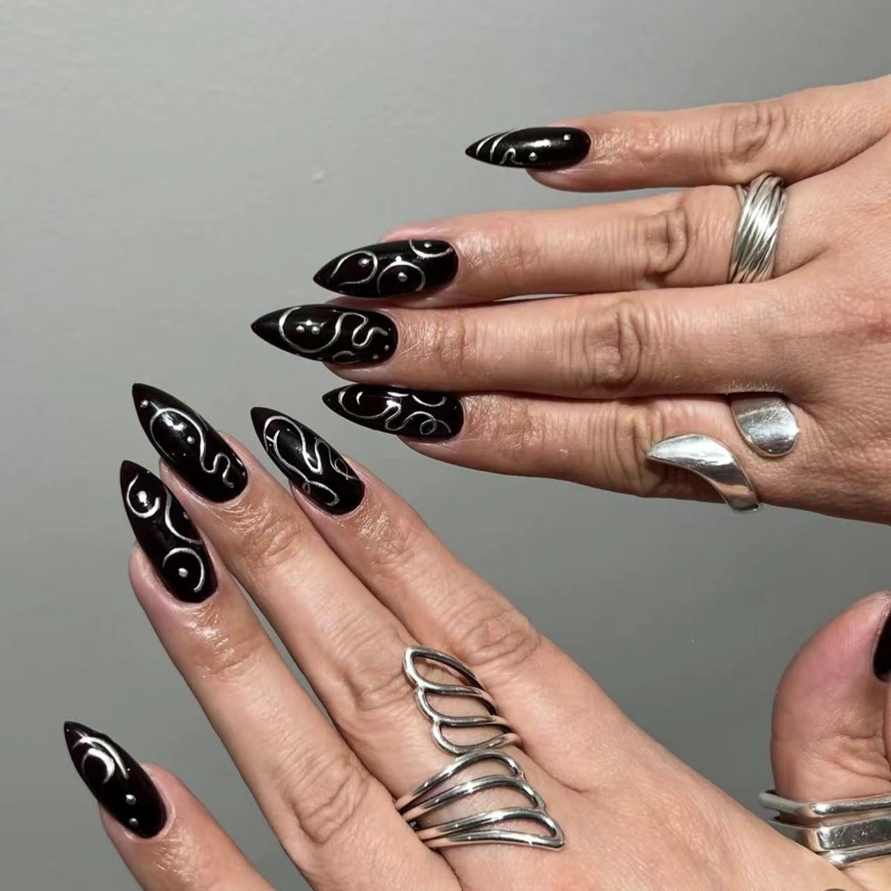 24 Stück Metallisch Silber Muster Schwarz French Press auf Nägel Süß Cool Lang Stiletto Falsche Nägel für Frauen Einfach Ins Mandel Nägel