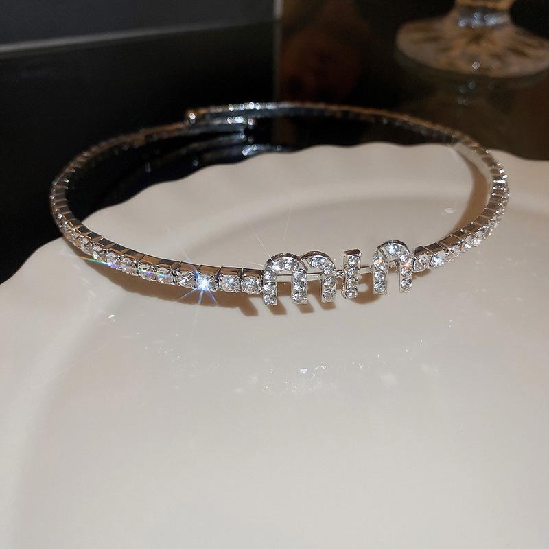 Trendige europäische & amerikanische Choker-Halskette: Einzigartiger, stilvoller, kurzer Modeschmuck für den Hals