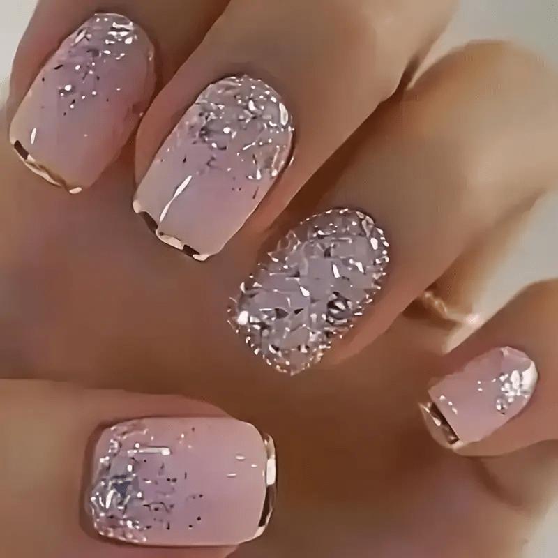 24 Stück Französische Stil Kurze Quadratische Press-On-Nagelpatches, Nude Farbe Kurze Falsche Nägel, Mittellange und Lange Nagelglitzer Trage-Nägel brown