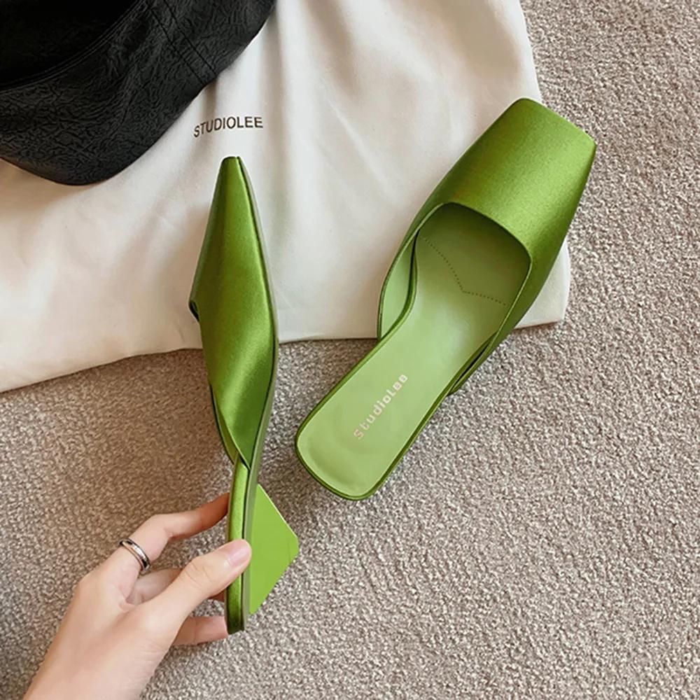 Mode Luxus Satin Design Mules Schuhe für Damen Sommer Sexy Eckige Zehenpartie Ausgefallener niedriger Absatz Pantoletten Elegant Bequem Kleider Hausschuhe 39 grün