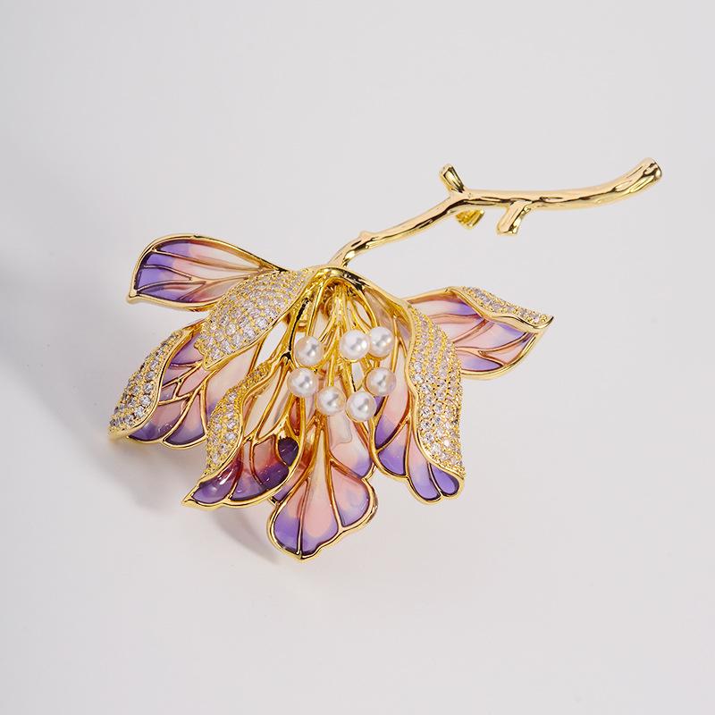 Modische Hibiskus-Brosche mit elegantem Temperament und atmosphärischem Stil Bekleidungszubehör und BHs beige