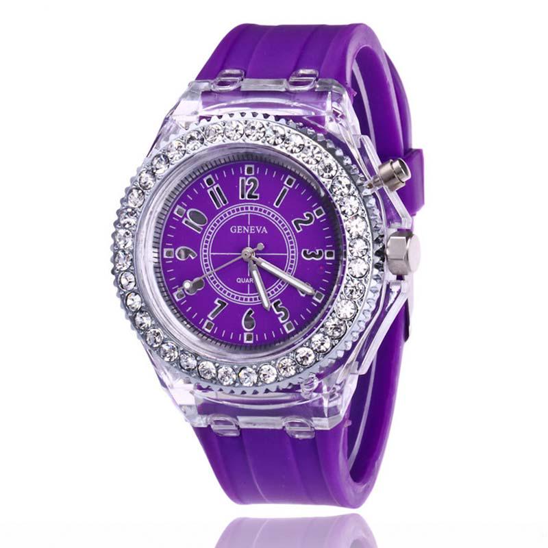 Neue Quarzuhr Armbanduhr Frauen Uhr Wasserdichte Uhr Mode Uhr Uhr Sport Uhr Kristall Uhr violett