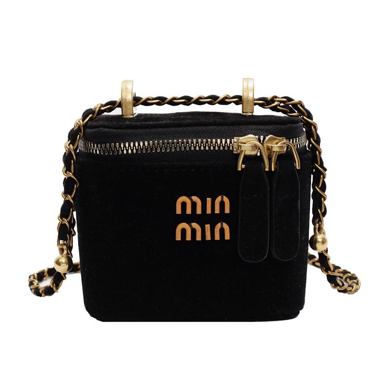 Mattierte neue Kette miu Französische Box Bag Nische Textur Damen kleine quadratische Tasche personalisierte Schulter Umhängetasche 12*10*7 schwarz