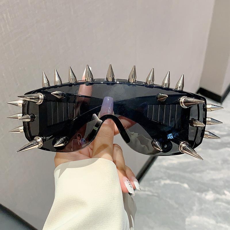 Coole Cyberpunk Metall Nieten Brille Brillen Neuheit Sonnenbrillen Brillen Punk Gothic Brillen Männer Frauen Sonnenbrillen Steampunk Brillen