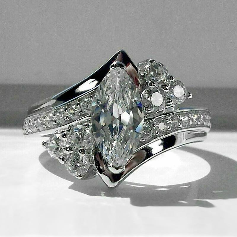 Huitan Wunderschöne Kristall Markise CZ Ringe für Frauen Modernes Neuartiges Design Hochzeit Verlobung Damen Accessoires Neuer Trendiger Schmuck 7 gray