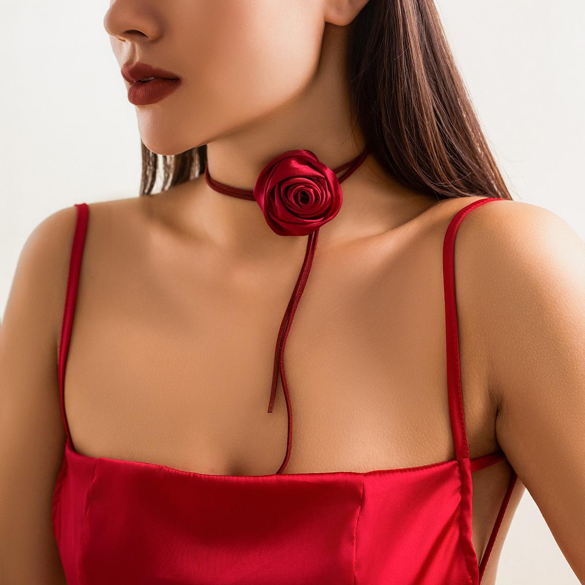 Europäischer und amerikanischer Rosen-Retro-Choker Reiner Wunsch-Stil Nische Satin-Rosen-Halskette Stoffblumenkragen Damen bordeaux