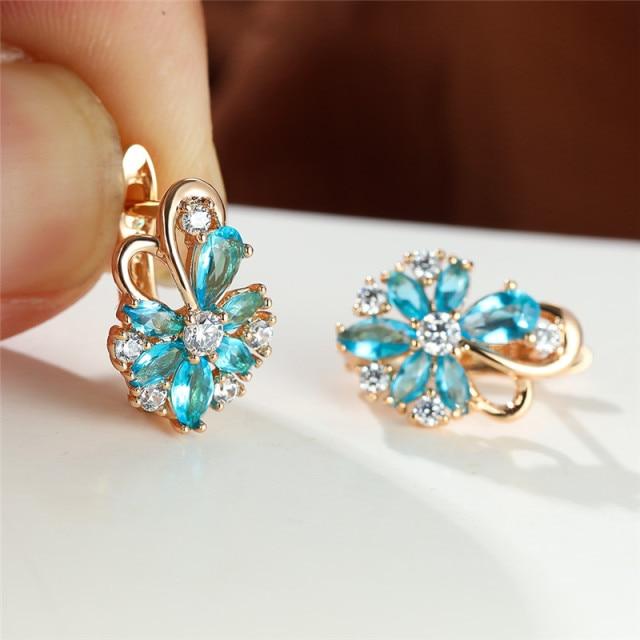 Weibliche Niedlichen Schmetterling Blume Ohrringe Rose Gold Farbe Hochzeit Ohrringe Regenbogen Kristall Multicolor Zirkon Hoop Ohrringe Für Frauen aqua blau
