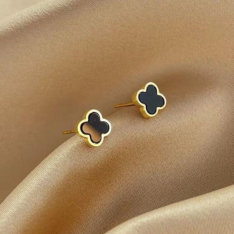 Titanstahl-Ohrringe mit vierblättrigem Kleeblatt, Anti-Fall-Ohrringe, kleine, einfache, vielseitige Ohrringe, Temperament, Mini-Schlafen, keine Notwendigkeit, die Damenohrringe auszuziehen ear pin
