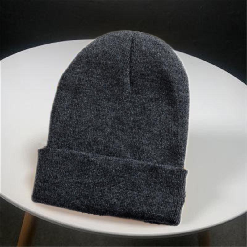 Klassische mehrfarbige Mütze, neue heiße Wintermütze für Damen und Herren, gestrickt, solide Herbst-Mütze 54cm-60cm schwarz/dunkelgrau