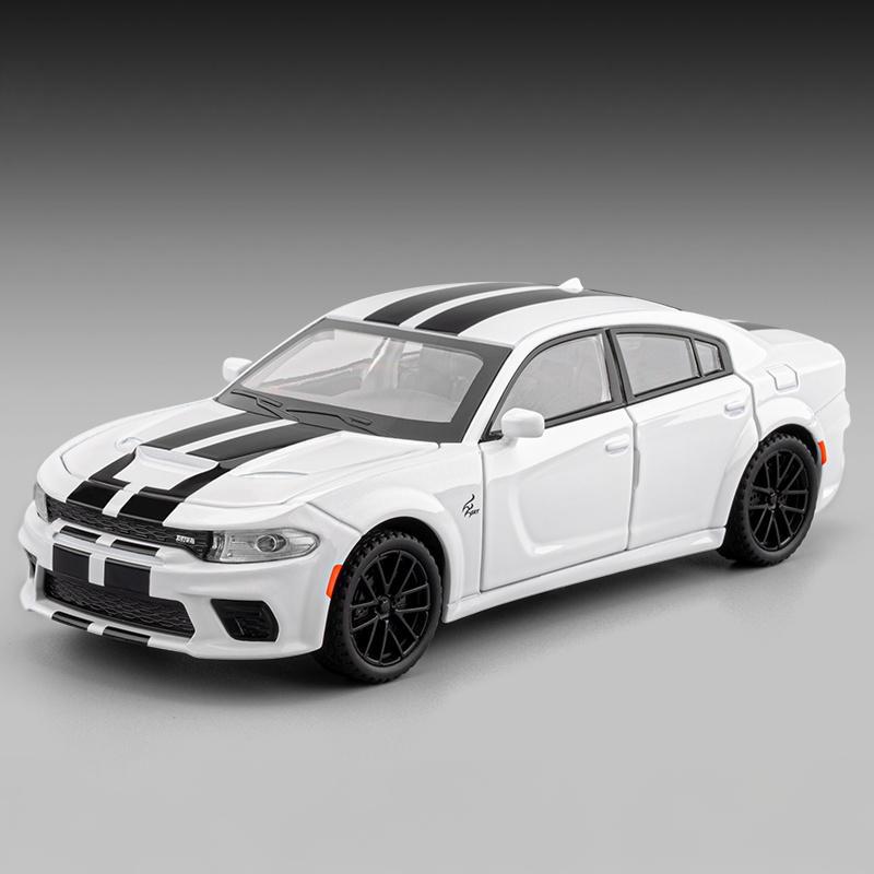 1:32 Dodge Charger SRT Super Sportwagen Legierung Druckguss Modellauto Hohe Simulation Heimdekoration Ornamente Feiertagsgeschenk Freund weiß