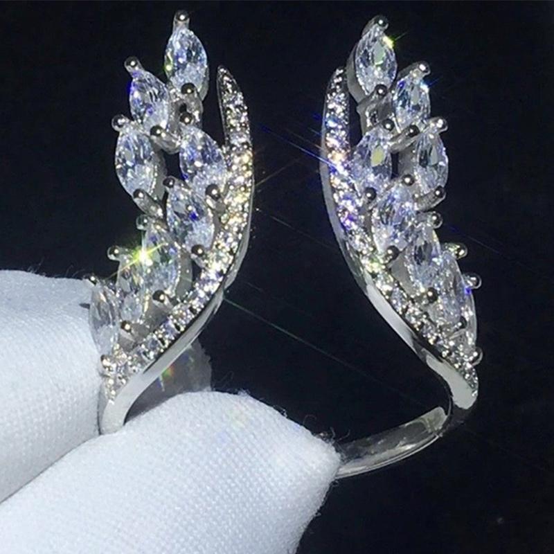 Huitan Kreative Engelsflügel Ringe für Damen mit strahlenden CZ Steinen Luxuriöse Hochzeits-Verlobungsringe Öffnungsringe Trendiger Schmuck resizable gray