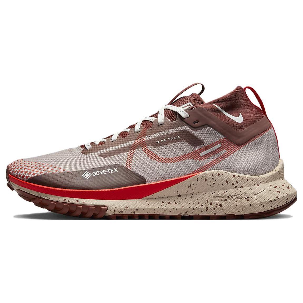 Nike React Pegasus Trail 4 GORE-TEX Diffused Taupe Picante Red Herren Sneaker Lila Dark-Pony Sail DJ7926-200 44.5