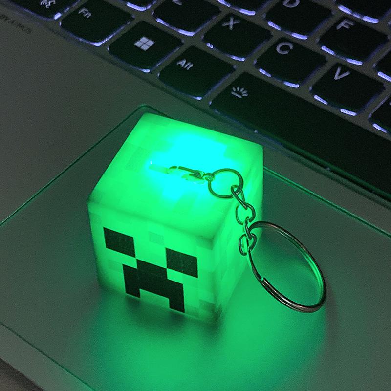 Mc Spielthema Umgebungs-Taschenlampe LED-Licht USB Wiederaufladbare Mini-Taschenlampe Schlüsselanhänger Rucksackanhänger Kindergeschenke LED-Nachtlicht