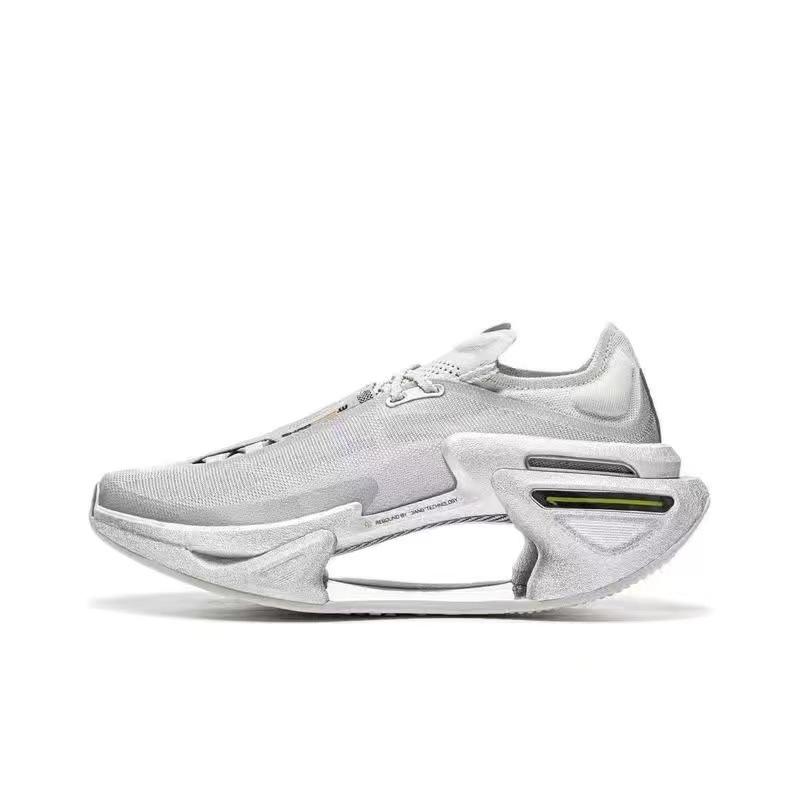 Herren- und Damen-Laufschuhe Neuer Stil stoßdämpfender Sportschuhe Carbonplatte Wettkampfschuhe Schüler der Unterstufe Körperseiten-Laufschuhe 44