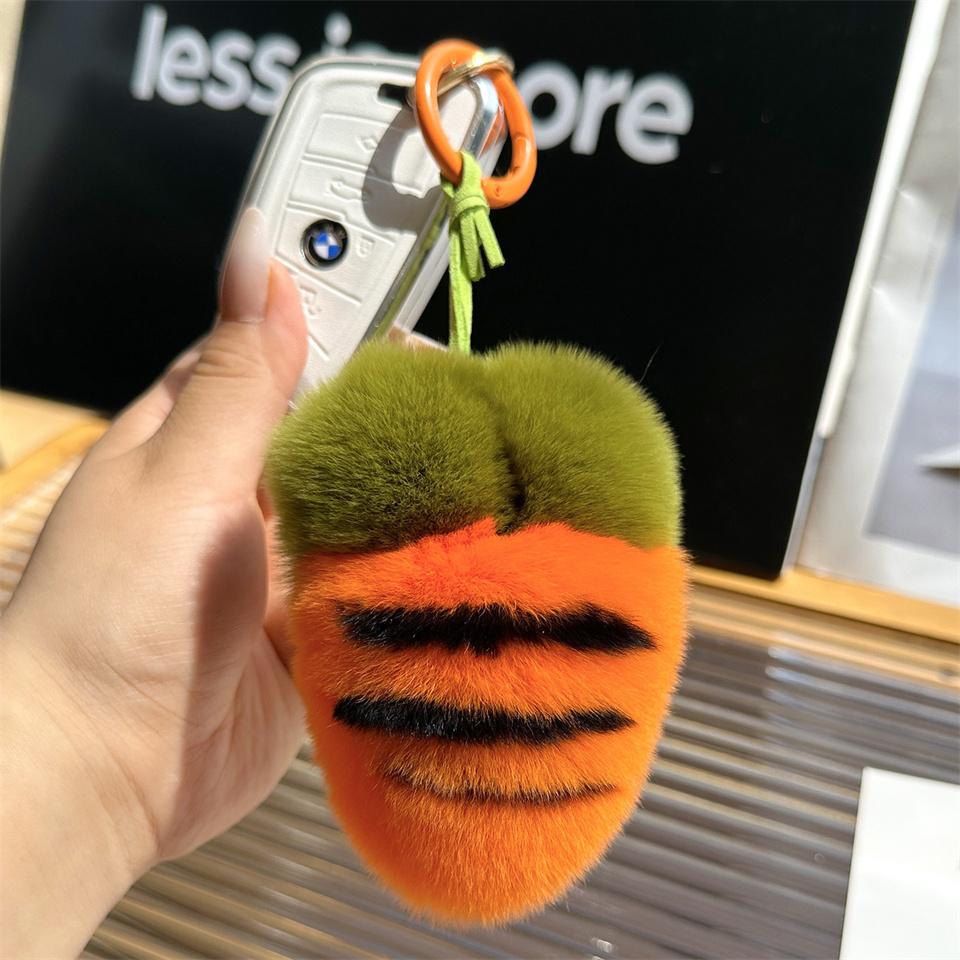 Süßer Plüsch Schlüsselanhänger Karotte Rex Kaninchenfell Schlüsselanhänger Mädchen Tasche Anhänger Plüsch Schlüsselanhänger Zubehör Kawaii Fell Schlüsselanhänger für Autoschlüssel 3.9in grün