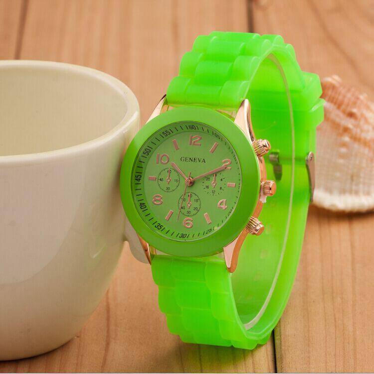 Neue Einfache Silikon Marke Casual Quarzuhr Frauen Kristall Silikon Genf Uhren Armbanduhr für Mädchen grün
