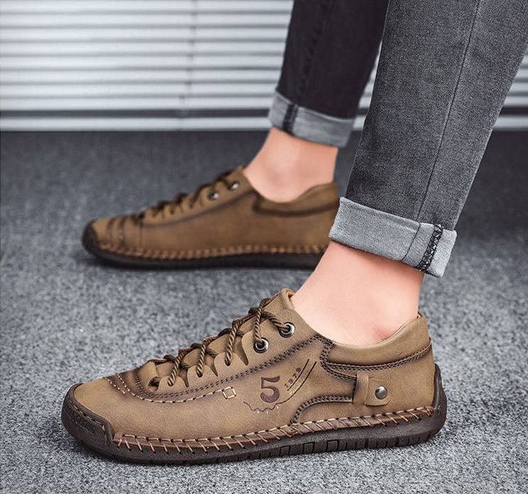 Britische Herren-Business-Schuhe aus Leder in großen Größen für den Herbst, handgenäht für zusätzlichen Komfort in zwanglosen oder formellen Anlässen. 48 khaki