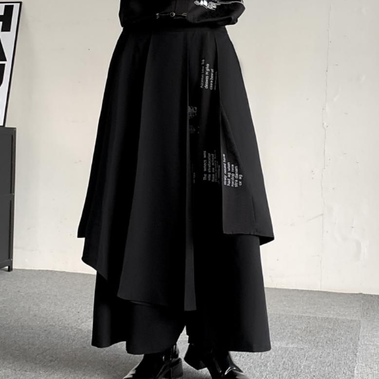 2025 Japanischer Samurai-Stil Schwarze Hose Herren Retro Layered Unregelmäßige Hose Männlich Weites Bein Rockhose Mann Lässige Harajuku Hose 5XL schwarz