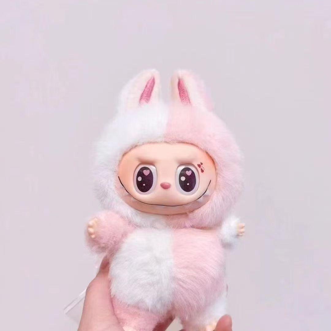 Heartbeat Macaron Doll wurde mit einem cremefarbenen Pfirsichrosa-Verlauf neu gestaltet, was sie zu einem Geburtstagsgeschenk für Mädchen macht.