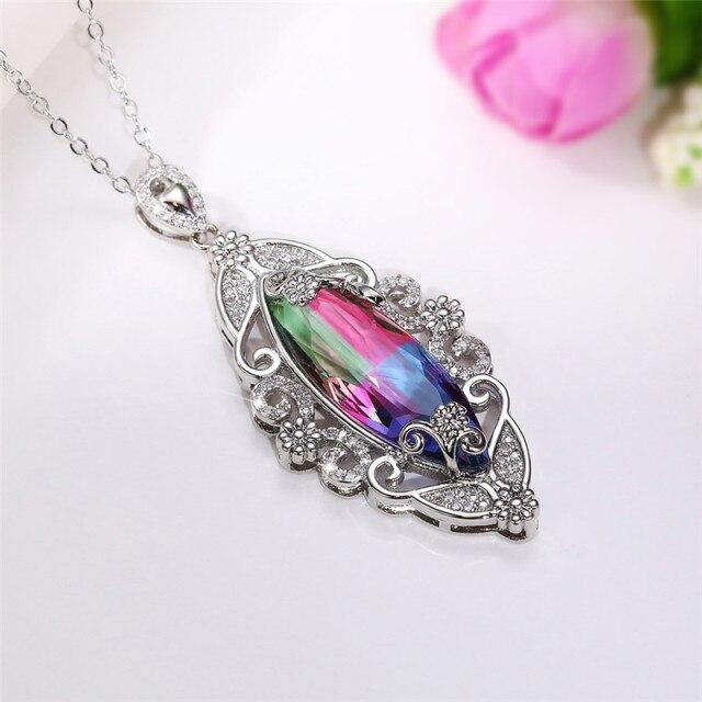 Huitan Wunderschöne Damen Halskette mit Aussparungsmuster Brillantem Zirkonia Jubiläumsparty Damen Halskette Schönes Geschenk Trendiger Schmuck 42cm 5cm