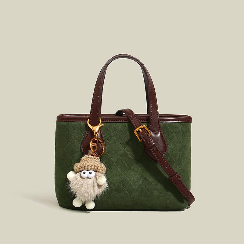 Winter High-End Matte Handtasche Damenmode Ins Vielseitige Retro Ein-Schulter Crossbody Bag Eimertasche does not match the doll