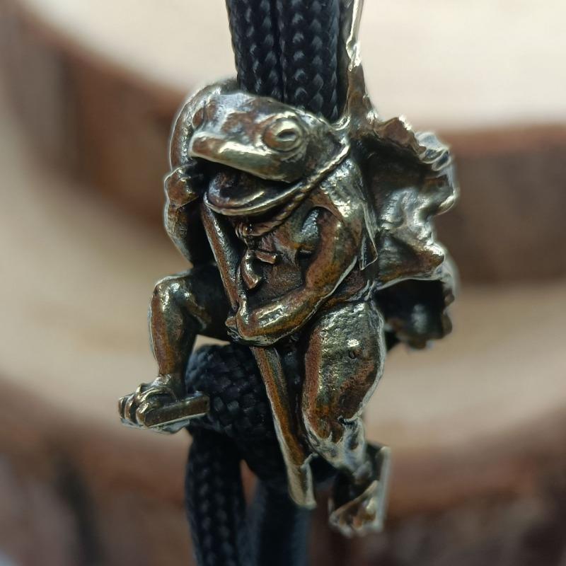1 Stück Vintage Messing Fröhlicher Frosch Reisender Frosch Schlüsselanhänger Anhänger Rucksackanhänger Vintage Messing Handwerk Klassisches Messing Vintage Messing Handwerk Miniatur 1pcs