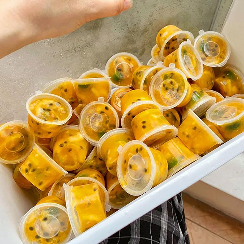 50 Stück 25 ml Kunststoff-Soßenbecher zum Mitnehmen, Lebensmittelbox mit Klappdeckel, Pigment-Farbbox, Palette, Einwegbox