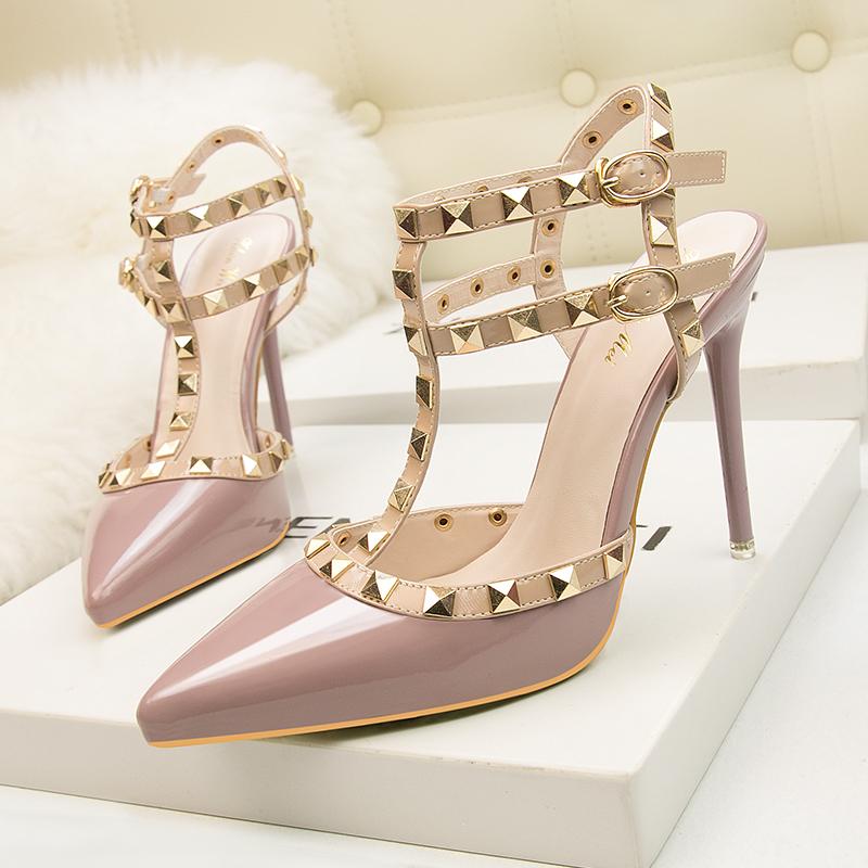 Mode Mode Sexy Damen Stilettoabsätze Spitzschuhe mit Nieten-Ausschnitt Zweiriemen-Design Damen Flachmund Zapatos Mujer 39 violett