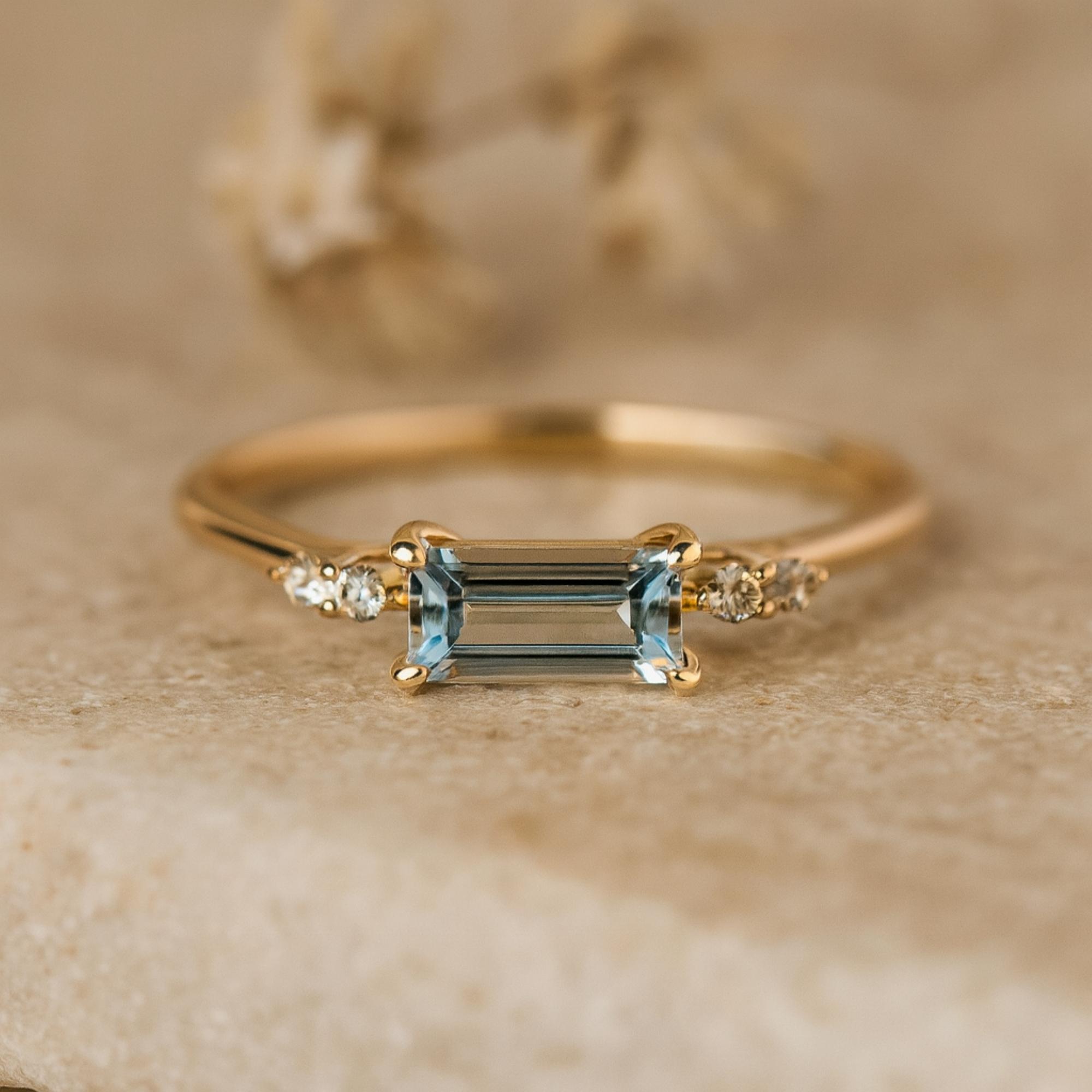 Baguette Aquamarin Ring mit CZ Akzenten – Zierlicher Vergoldeter 925 Sterling Silber Ring – Damen Versprechen Verlobungsring K gold