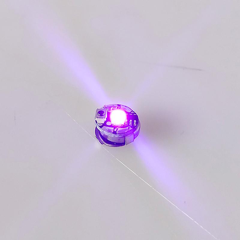 1 Stück Drahtloses LED-Modelllicht mit Batterien Druckknopf-Stil Miniatur-LED-Lampe für DIY-Modellbau Roboter/Autos/Hausdeko violett