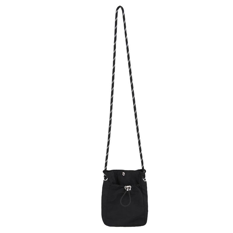 Neue Mode Mini Nylon Umhängetasche für Männer Frauen Koreanische Crossbody Bucket Bag Lässige Handtasche Kordelzug Schnalle Geldbörse Handytasche schwarz
