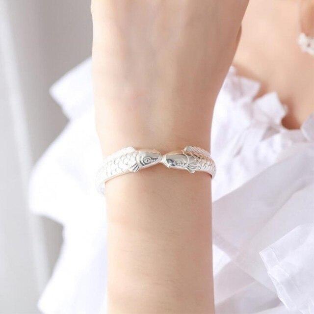 Neue exquisite süße Fische 925 Sterling Silber Schmuck nicht allergische Armbänder Fische Doppelfisch Ethno-Stil Retro Armreifen Sl006 weiß