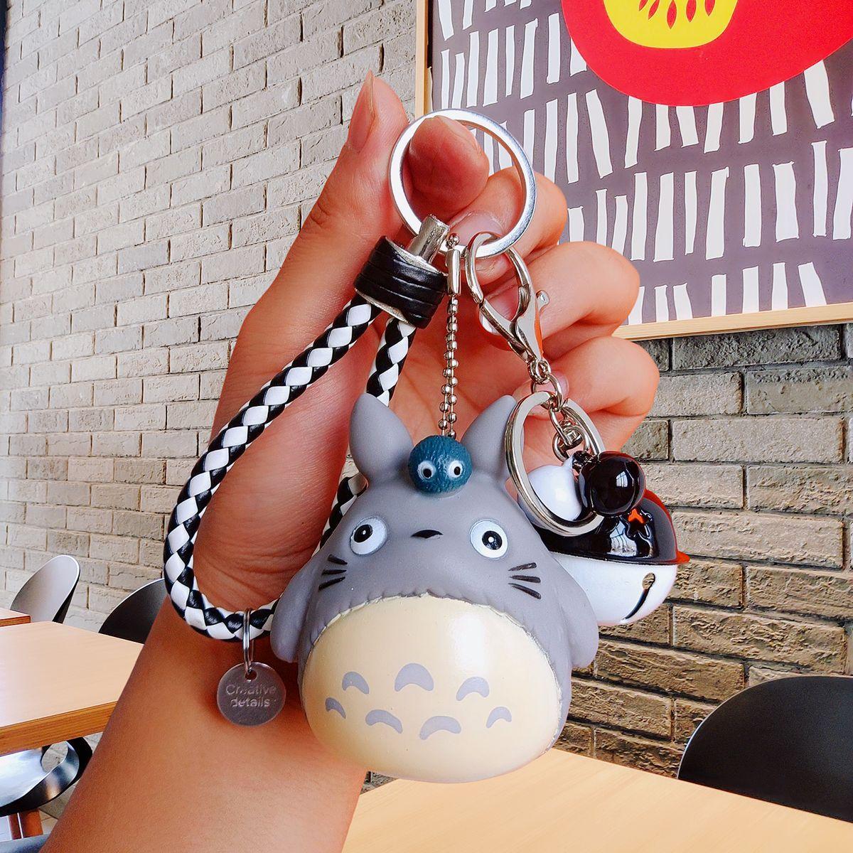 Niedlicher Totoro-Tier-Schlüsselanhänger, Pelz, für Männer oder Frauen, Schlüsselanhänger, Damenschmuck, Metall-Schlüsselanhänger, Autotasche, Anhänger hellgrau