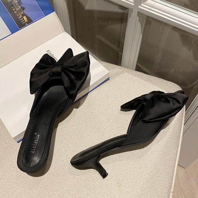 Sommer Elegante Frauen Rose Rot High Heels Closed Toe Slides Maultiere Weibliche Marke Seide Kitten Heels Knoten Hausschuhe Party Schuhe 8.5