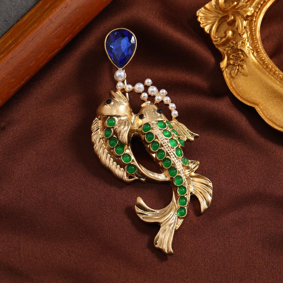 Klassische Damen Mädchen Kreative Karpfen Perle Broschen Anstecknadeln Elegante Damen Kleidung Mantel Exquisite Fisch Tier Abzeichen Corsage Schmuck black