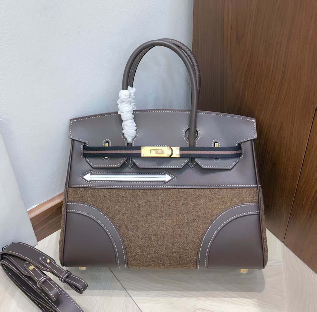 2025 Und Rindsleder Swift Leder Patchwork Nähte Groß und Mittel Handtaschen Handtaschen Mode Damen Taschen 25cm kaffeebraun