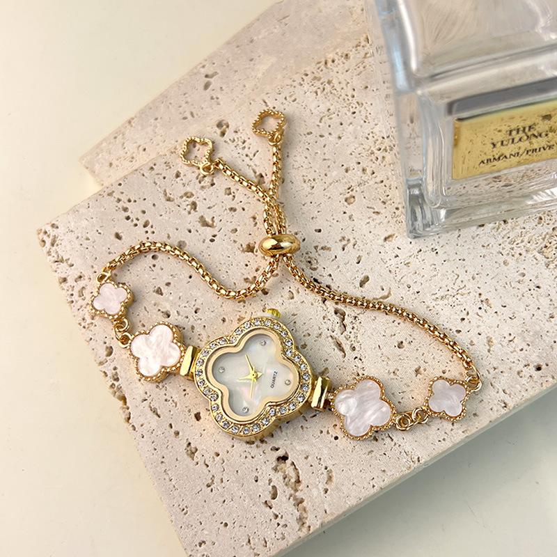 Kleeblatt-Armbanduhr für Damen, feines Armband, Wasserdiamant, Fritillaria-Armbanduhr, verstellbar, Damen-Quarzuhr gold