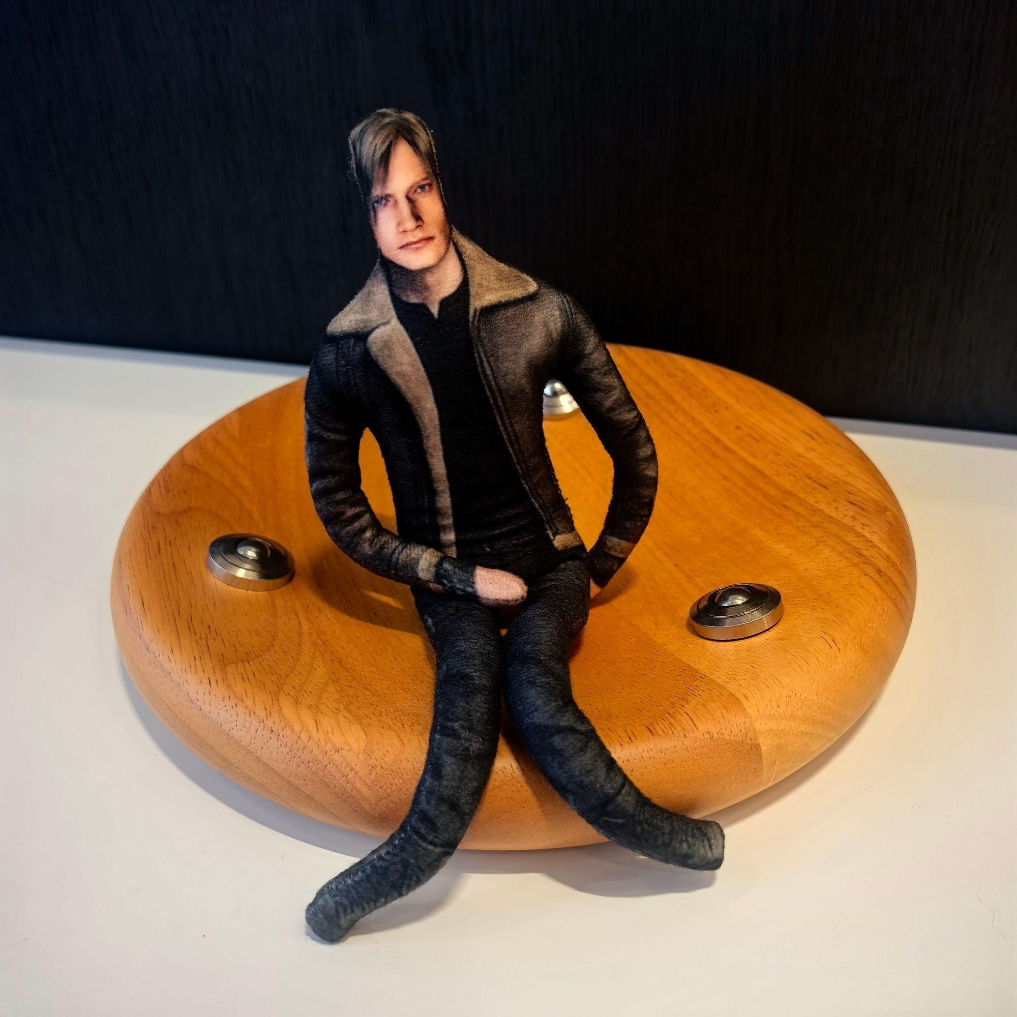 25cm Spiel Resident Leon Kennedy Plüschtier Spiel Cosplay Abstrakte Plüschtiere Puppe Zimmerdekoration Draht Anime Figur Spielzeug Puppenfans Geschenke