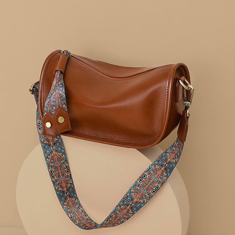 Neue Umhängetaschen mit Nischenleder Ein-Schulter-Kissen-Taschen dieses Jahr brown