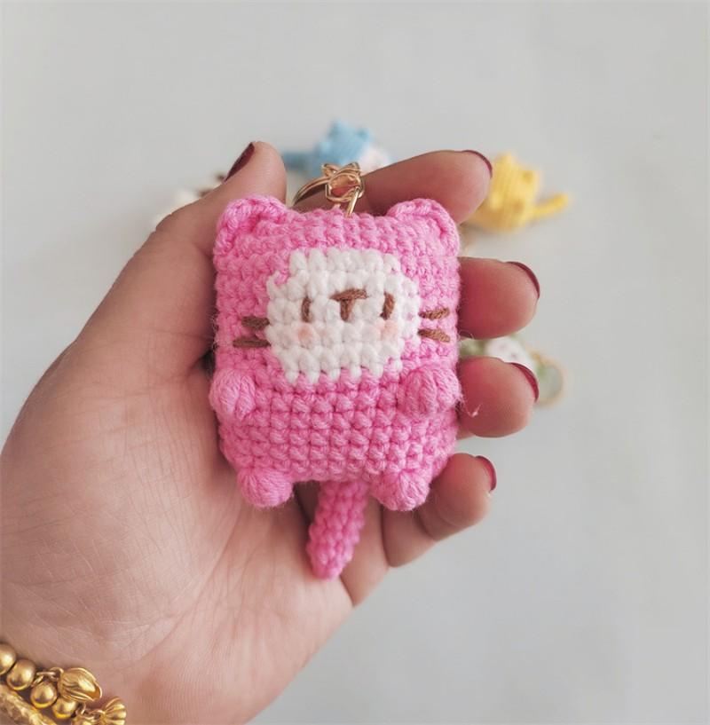 Süße kleine Katze Puppe Häkel Schlüsselanhänger Kreativer Gestrickter Kätzchen Schlüsselanhänger Handgemacht Häkelpuppe Schlüsselanhänger Benutzerdefinierte Autoschlüssel Anhänger pink